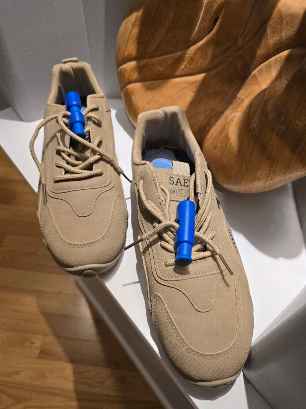 Men's streetwear Casual Sneakers Beige size 9.5 or 44EU